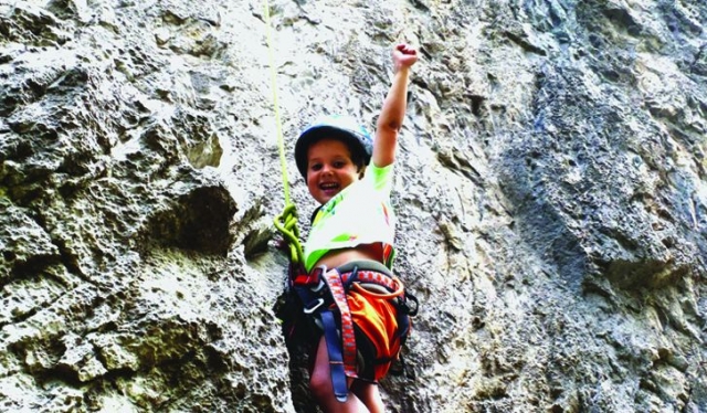 I bambini arrampicano